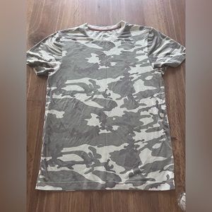 Medium RHONE t-shirt